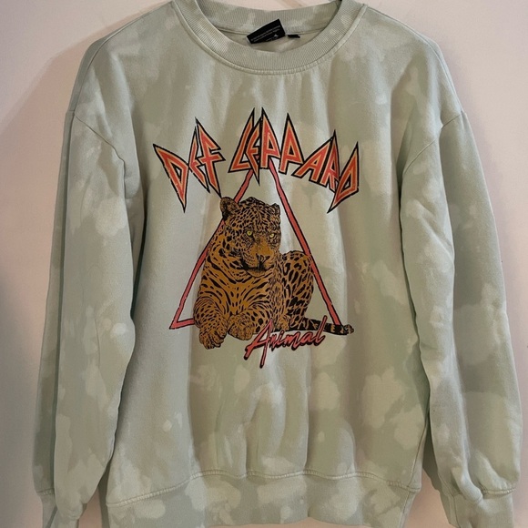 Def Leppard Tops - Def Leppard Graphic Animal Sweatshirt - Green Print size medium